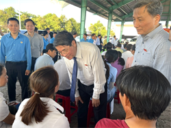 Đ/c Nguyễn Đức Hải - UVBCH TW Đảng, PCT Quốc hội thăm, chúc Tết và tặng quà cho CNLĐ tỉnh Bình Thuận