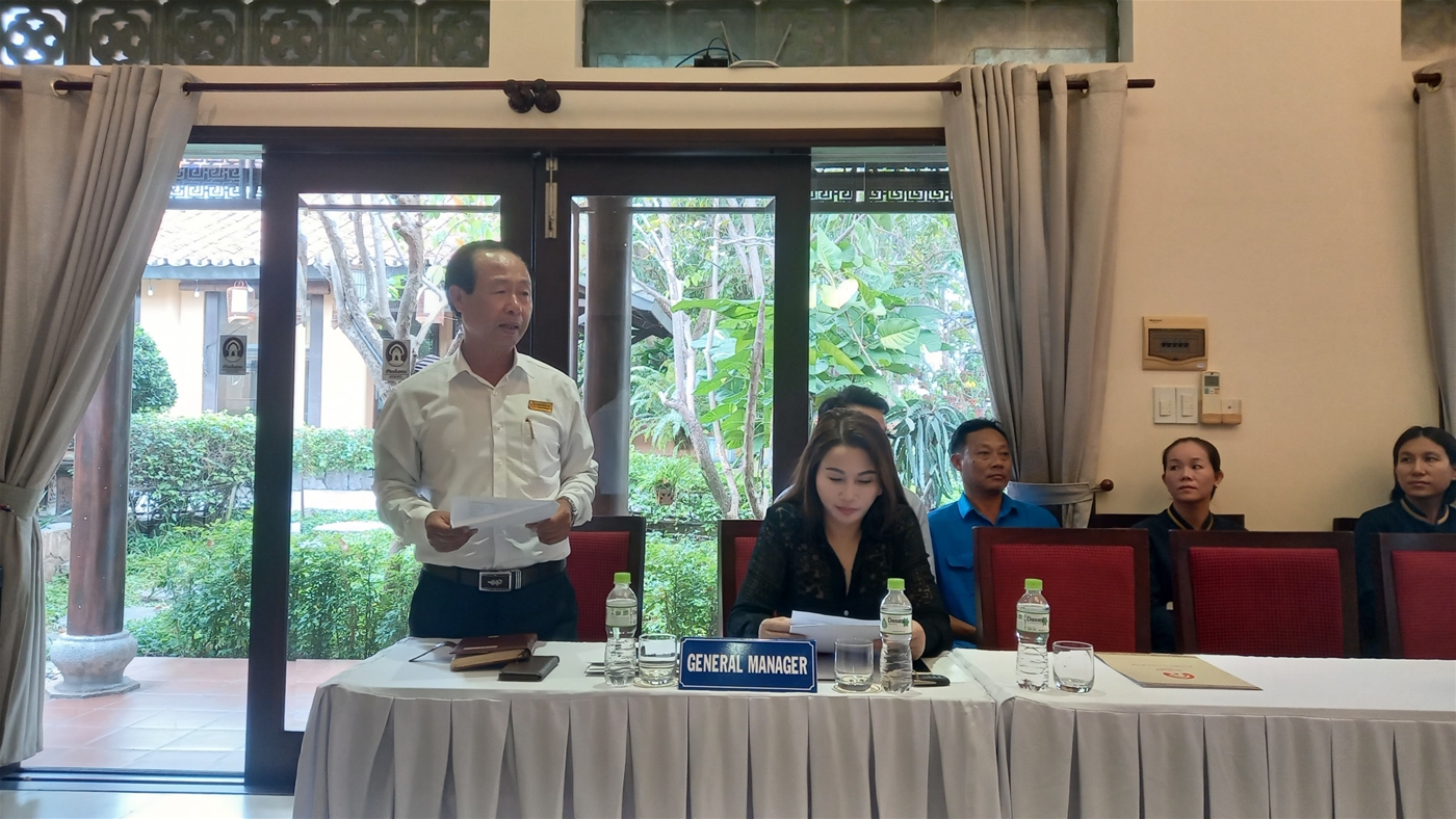 Ảnh: Ông Phan Trung Can – Giám đốc Công ty trình bày báo cáo tại Hội nghị