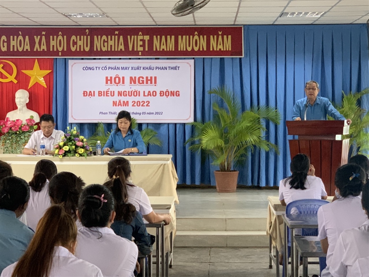 Ảnh: Ông Võ Huy Luận - Chủ tịch LĐLĐ Thành phố phát biểu tại Hội nghị