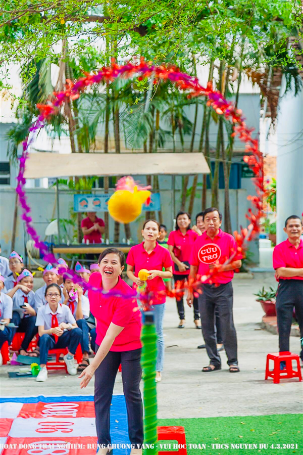 Cuộc thi Rung chông vàng tại Trường THCS Nguyễn Du